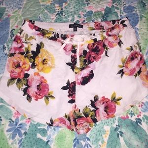 Kendall and Kyle size M floral shorts NWOT